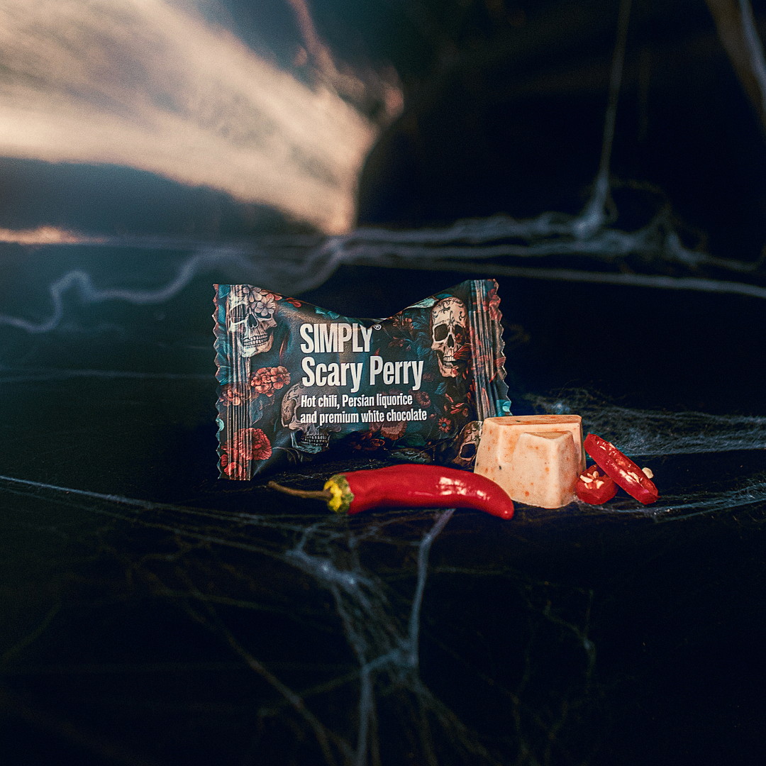 Simply® Scary Perry - 20 Bites | Hot chili, persisk lakrids og premium hvid chokolade