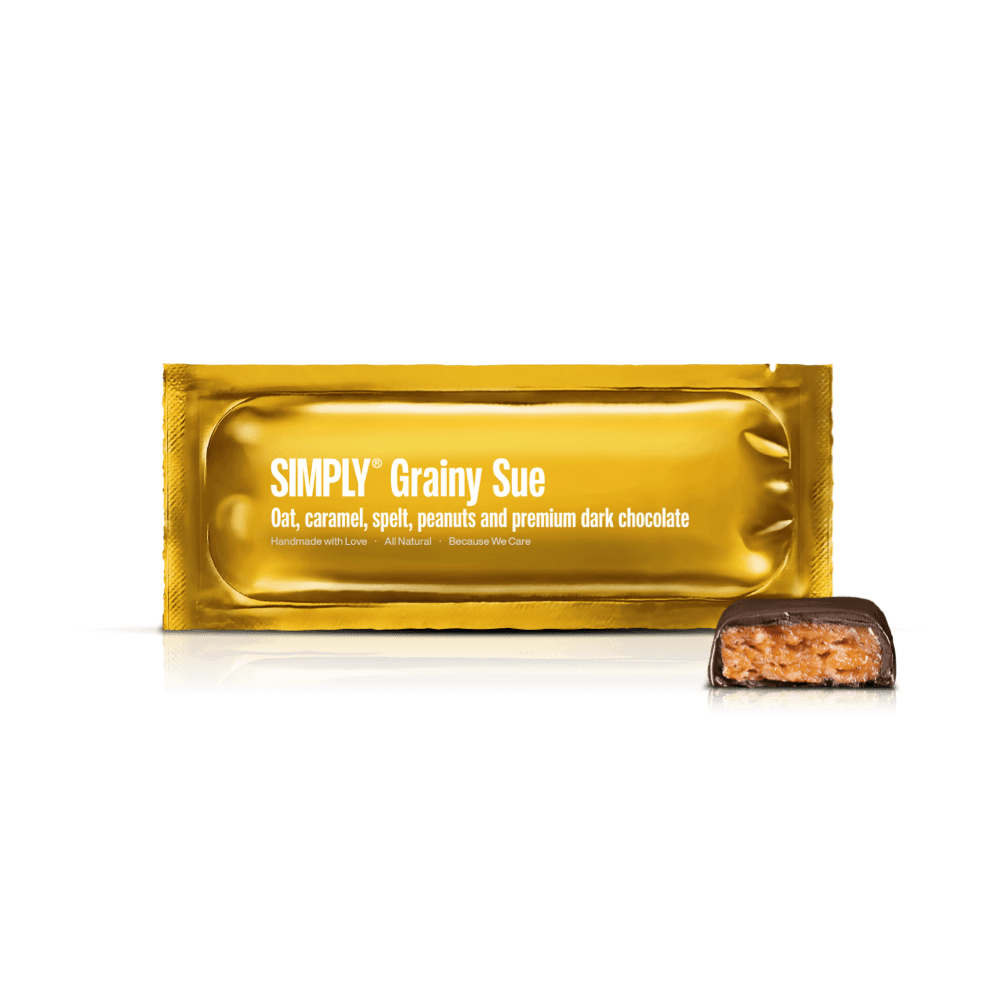 Simply® Grainy Sue | Havre, spelt, peanuts, karamel og premium mørk chokolade